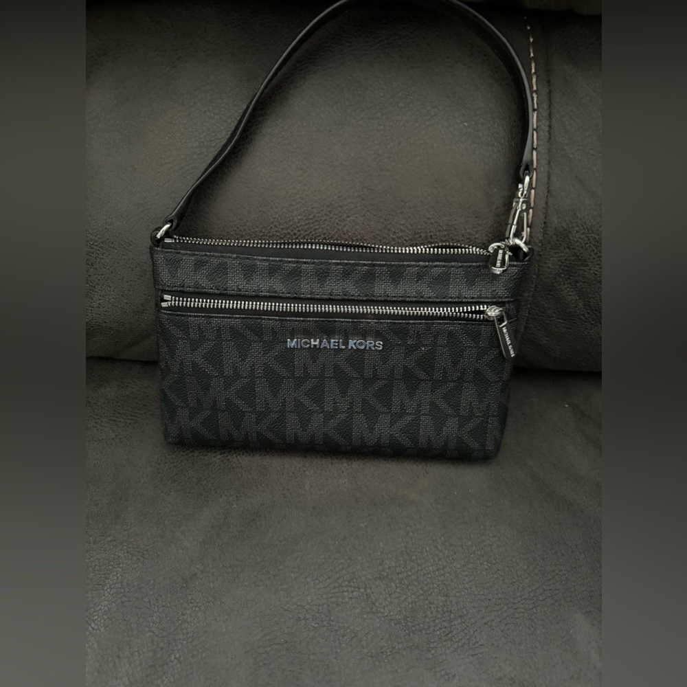MK small purse, like new only used couple of times